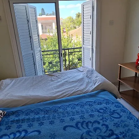 With Balcony In In Quite Area Of Rum i privatbostad Larnaca